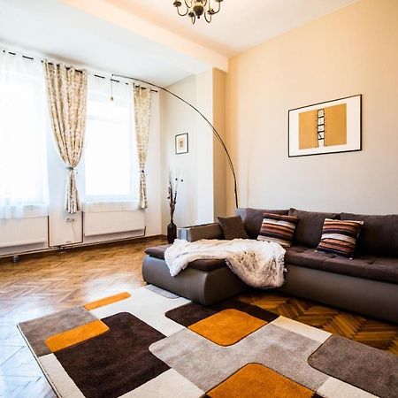 Writer S Street Residence Arad Esterno foto