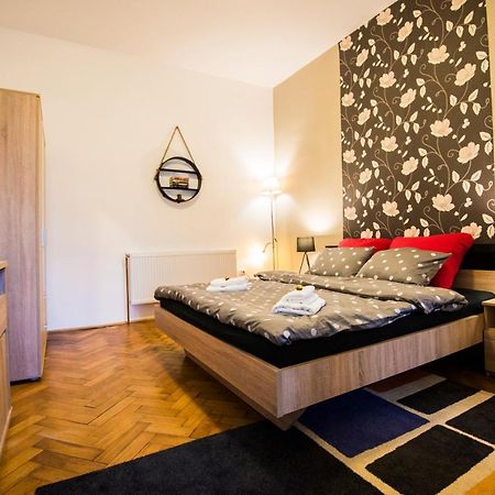 Writer S Street Residence Arad Esterno foto