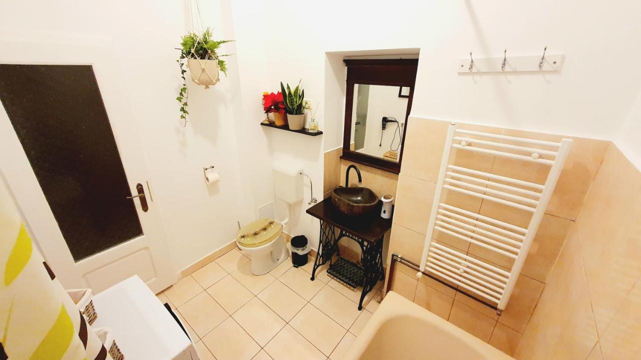 Writer S Street Residence Arad Esterno foto
