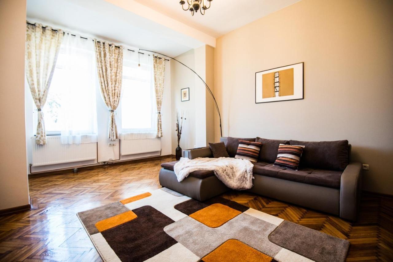 Writer S Street Residence Arad Esterno foto