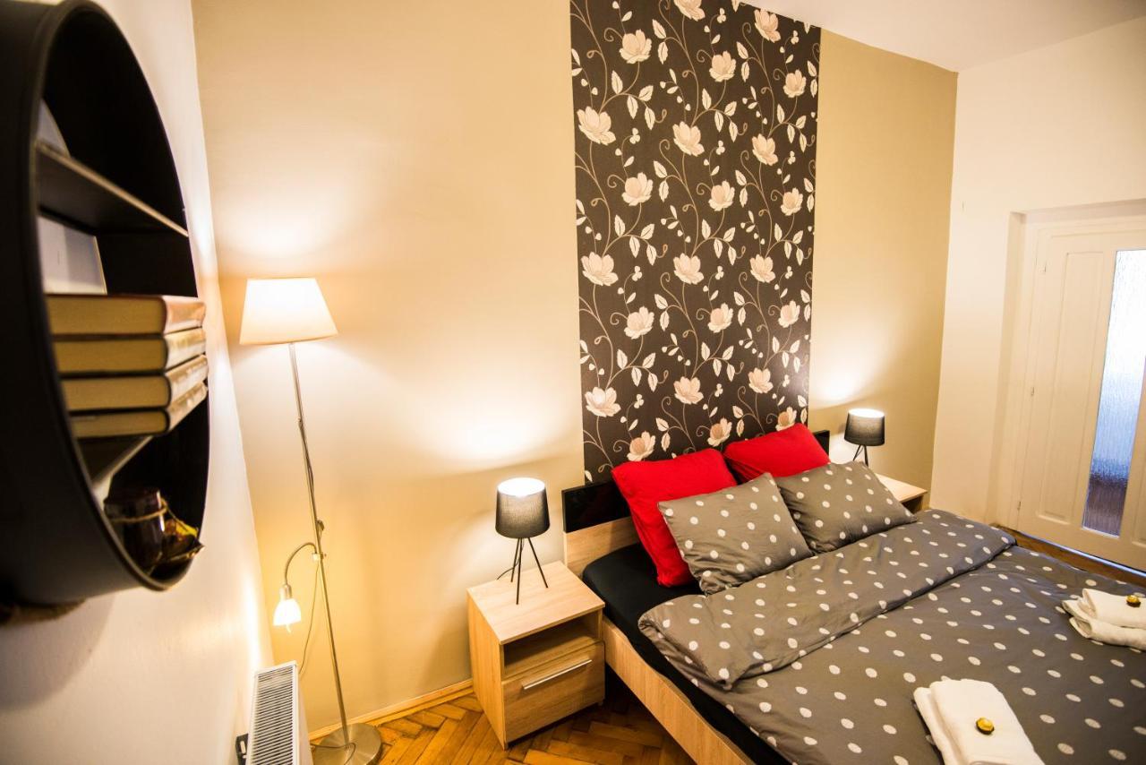 Writer S Street Residence Arad Esterno foto